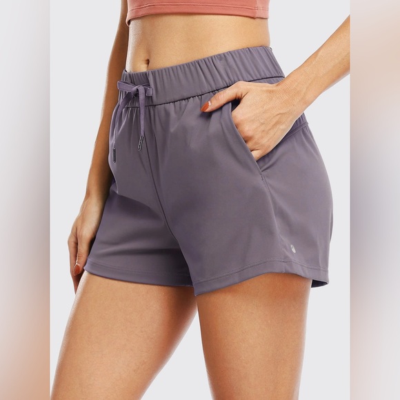 WILLIT Pants - WILLIT Women’s 2.5 Inch Gray Yoga Shorts Size Medium